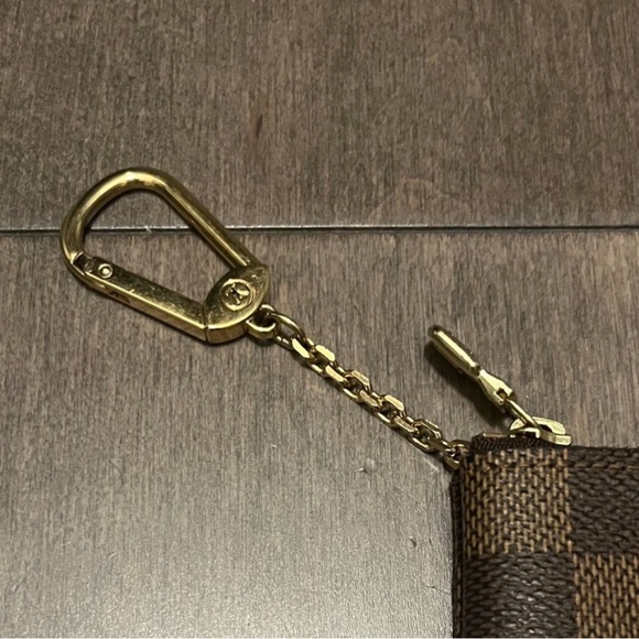 Authentic Damier Ebene Louis Vuitton Key Pouch. - Picture 7 of 10